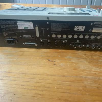 Akai MPC2000 MIDI Production Center 1997 - 2001 - Grey image 4