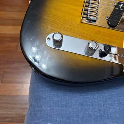Fender American Deluxe Telecaster with Maple Fretboard 2004 - 2010 - 3-Color Sunburst image 3