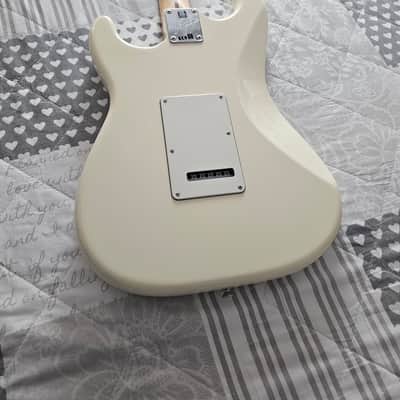 Fender Limited Edition American Performer Stratocaster with Maple Fretboard 2019 - Olympic White imagen 8