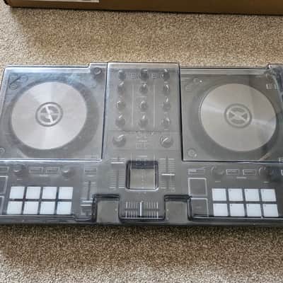 Native Instruments Traktor Kontrol S2 MK3 (+ Decksaver) 2018 - Black image 3