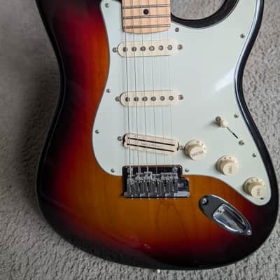 Fender American Professional Stratocaster 2020 - 3-color Sunburst image 2