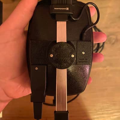 Beyerdynamic DT100 Headphones (Black 400 Ohm) 2010s - Black image 3