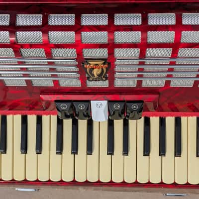 Parrot MUS1307 - 48 bass piano accordion, 1970 image 3