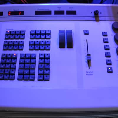 ETC Expression 3 2010's -Electronic Theatre Controls lighting console image 3