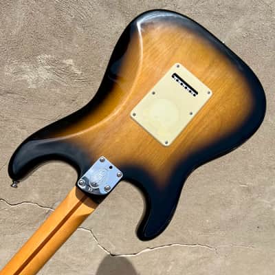 Fender American Deluxe Stratocaster V-Neck with Maple Fretboard 2004 - 2010 - 2-Color Sunburst image 19