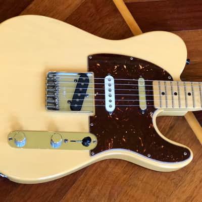 2011 Fender Deluxe Series 60th Nashville Mexico  Transparent Honey Telecaster Electric Guitar case image 5