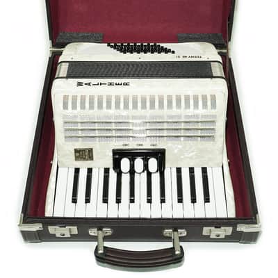 Walther Teeny 48 Bass Lightweight Piano Accordion, German Akkordeon for Beginners Children Kids, Straps, Hard Case, 2697 image 12