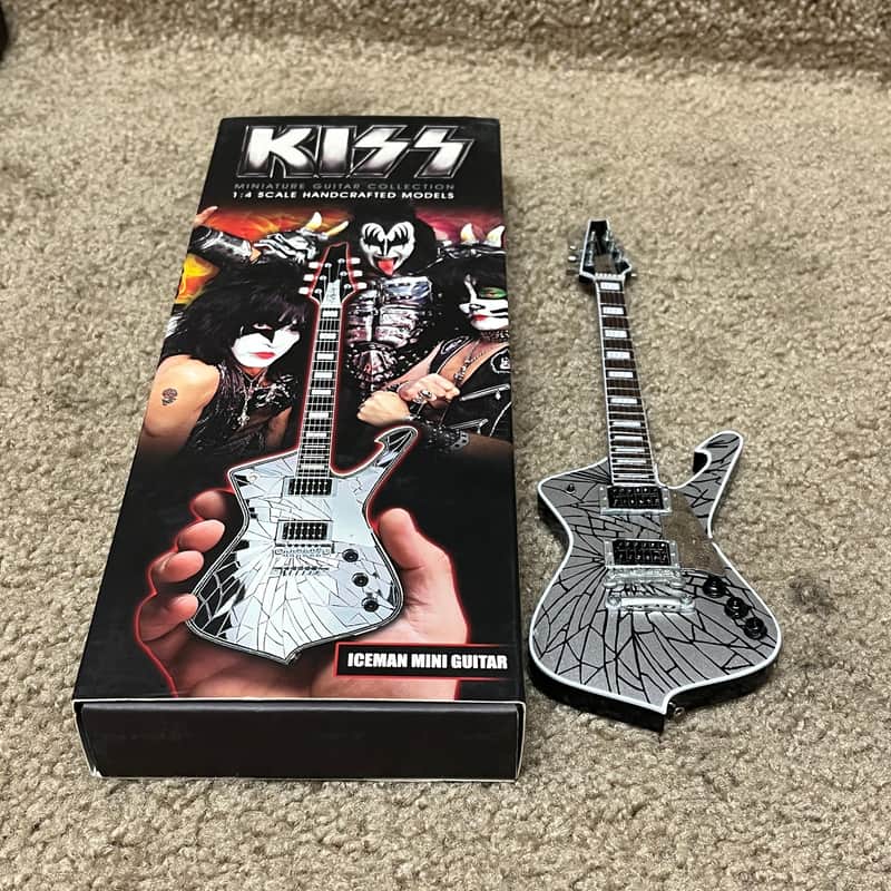 Axe Heaven Kiss Paul Stanley Cracked Mirror Iceman Mini Guitar W