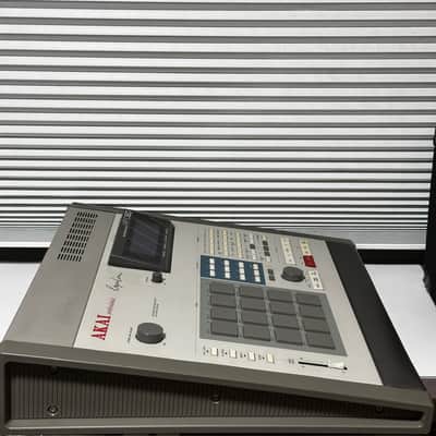 Akai MPC60  1988 - 1991 - Grey image 4
