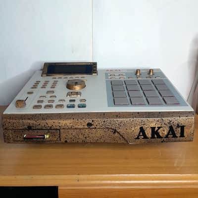 Akai MPC2000XL MIDI Production Center - 32MB RAM, 8-Outs, CF Reader image 3
