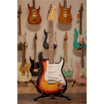 FENDER Standard Stratocaster 3-Color Sunburst image 3