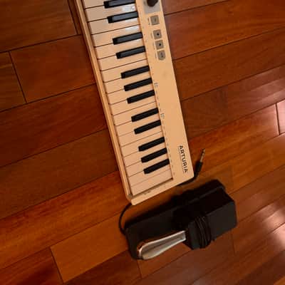 Arturia keystep V1 32-key midi keyboard controller - white