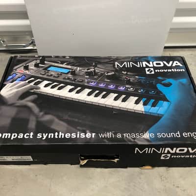 Novation MiniNova 37-Key 18-Voice Synthesizer 2012 - Present - Blue