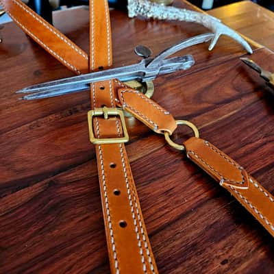 "Frodo" - Elegant hand stitched leather guitar strap with decorative ring image 2