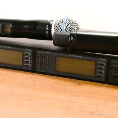 Shure UR4D+ Dual Wireless Receiver with UR2/BETA58A Mic Pair - J5 Band CG01Z1J image 3