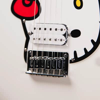 Squier Fender X Hello Kitty White Stratocaster with Gig Bag image 10