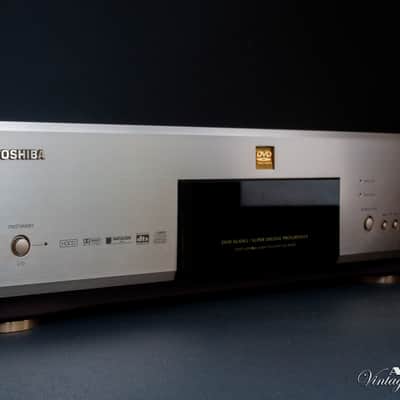 Toshiba CD DVD player CD 900E with remote control image 4
