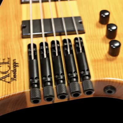 Bootlegger Guitar Ace 5 String Honey Gloss Short Scale 30 “ Headless Bass image 13