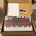 Sonicware Liven Lofi-12 27-Key Sampling Groovebox 2023 - Present - Silver