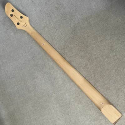 Harley Benton 4 String Electric Bass Maple Neck, 24 Frets Rosewood Fingerboard image 3