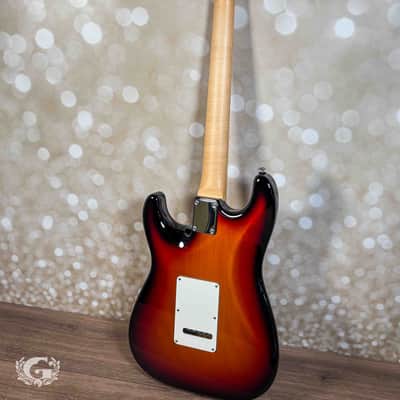 Suhr Classic S SSS Maple 2025 - 3 Tone Sunburst image 8