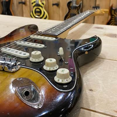 Fender Stratocaster 3-Color Sunburst 1975 Ex Demo image 4