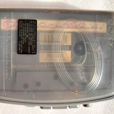 Sony WM-FX244 AM FM cassette walkman Early 2000s - Silver image 6