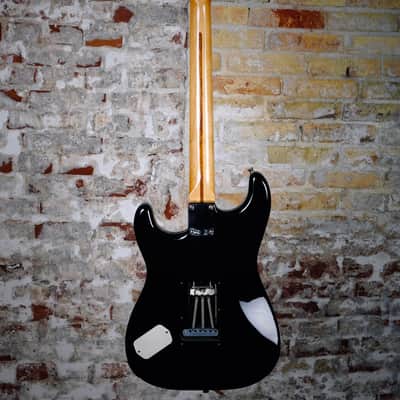 2012 - Fender Stratocaster Roland ready - Black image 5