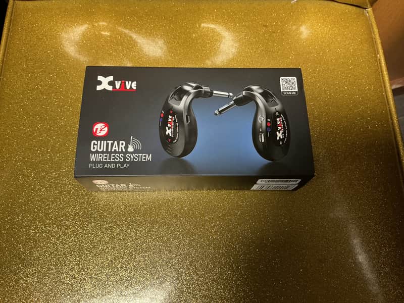 Xvive U2 Wireless Guitar System 2010s - Black used image 1