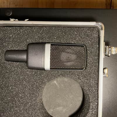 AKG C214 Professional Condenser Microphone w/ Shockmount & Hard Case – Excellent - Excellent image 4