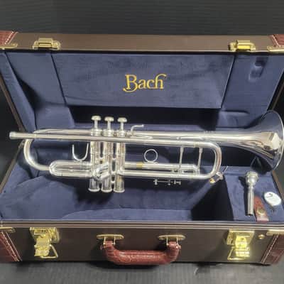 Bach Stradivarius 37 Bell Trumpet, 1 Mouthpiece &2 handle hardwood case & Key 1975-1979 - Silver plated image 3