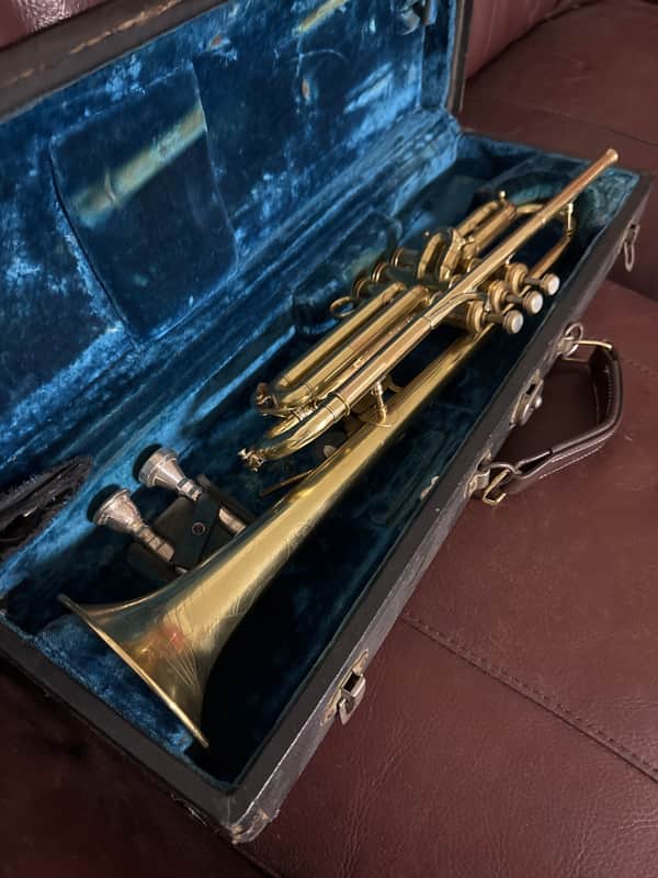 Conn 10B (New Era) (1935) (Medium Bore) Bb Trumpet SN 300537 (rare) (100% new clear lacquer) image 1