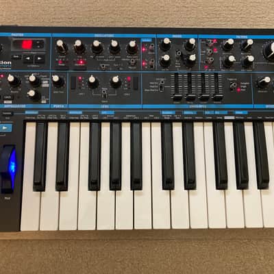 Novation Bass Station II 25-Key Monophonic Synthesizer