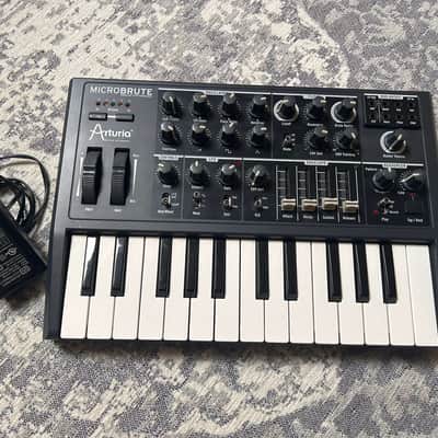 Arturia MicroBrute 25-Key Synthesizer image 5