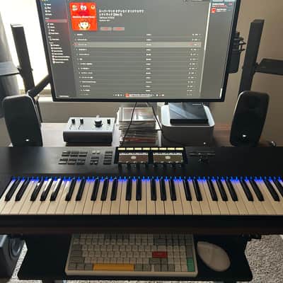Native Instruments Komplete Kontrol S61 Mk2 2010s - Black image 1