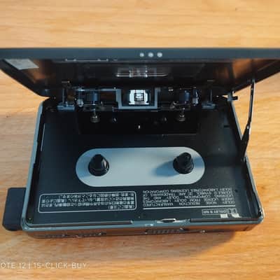 Sony WM EX 77 1991 - Sony Walkman Cassette player WM-EX 77 black working image 7