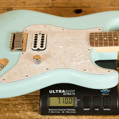 Fender Tom DeLonge Stratocaster - Rosewood - Daphne Blue *B-Stock* image 9