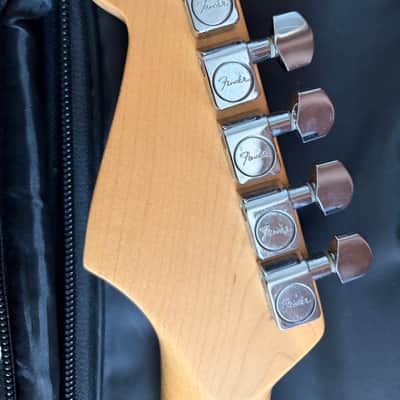 Fender Highway One Stratocaster with Rosewood Fretboard 2002 - 2005 - Sapphire Blue Transparent image 6