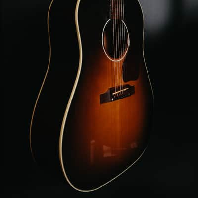 Gibson J-45 (2016) – Warm, Woody Tone • Big Projection • Classic Vintage Vibe image 3