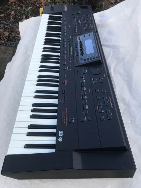 Roland G-800 Arranger Workstation 64-Voice Polyphony Synthesizer image 1