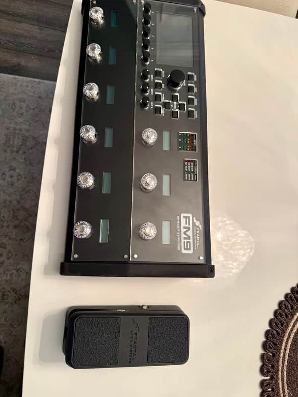 Fractal Audio FM9 Mark I with EV-2 pedal image 1