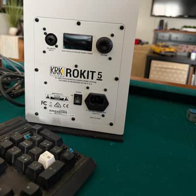 KRK RP-5 Rokit G4 2-Way 5" Active Studio Monitors (Pair) 2019 - 2021 - White image 7