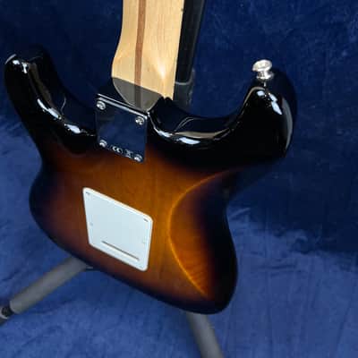 Immagine Fender American Special Stratocaster in 2 Tone Sunburst 2017 Pre-owned - 11