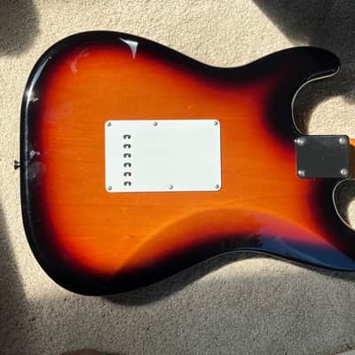 Fender Vintera '60s Stratocaster with Pau Ferro Fretboard 2019 - Present - 3-Color Sunburst image 2