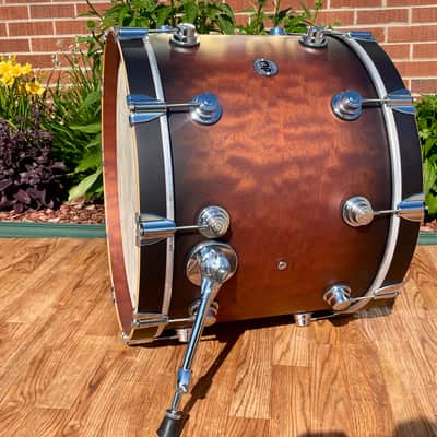 DW Collector's Series Pure Exotic Oak 4pc Drum Set Candy Black Burst Over Giant Quilted Sapele 22/12/13/15 image 7