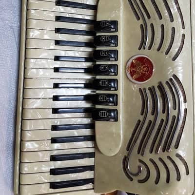 Mastercraft Spinet Accordion / Accordion 120 Bass image 5