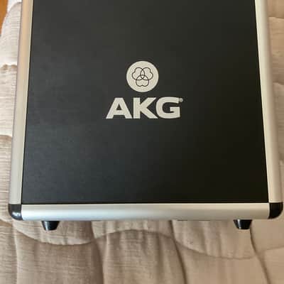 AKG Project Studio P220 Large Diaphragm Condenser Microphone with Pop Filter and XLR to XLR Cable - With Pop Filter and XLR Cable image 3