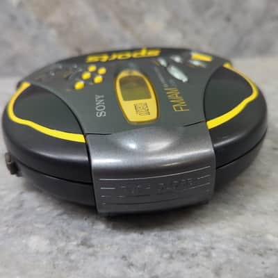 Sony Sports Walkman D-FS18 CD Player FM/AM Radio G-Protection image 1