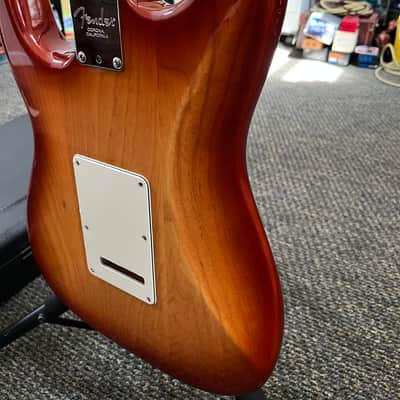 Fender Stratocaster 2017 - Honey Burst image 15