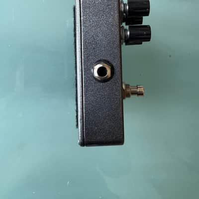 Keeley DynaTrem Dynamic Tremolo 2015 - Present - Silver / Red Graphic image 4